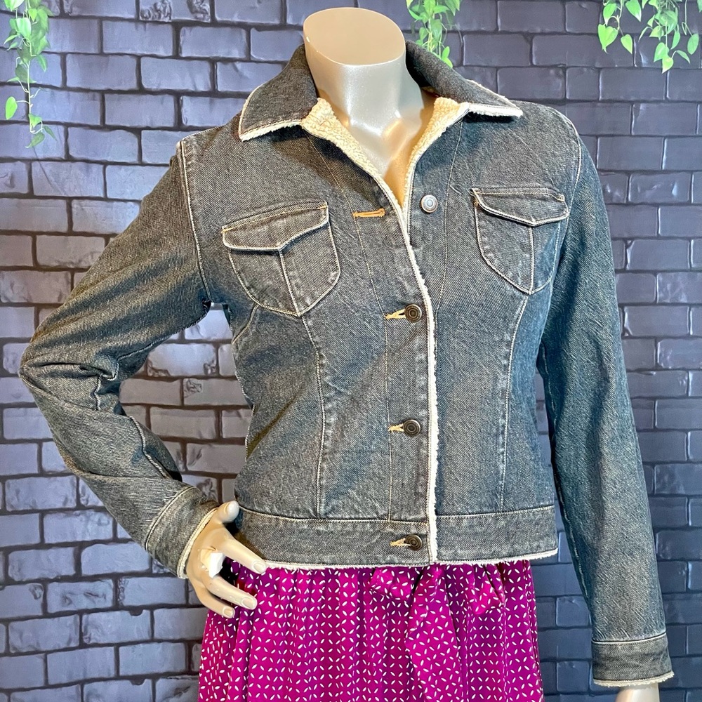 LOFT thick, Sherpa-lined, fitted denim jacket, with button down closure